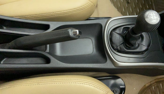 2016 Honda City V MT PETROL, Petrol, Manual, 44,319 km, Gear Lever
