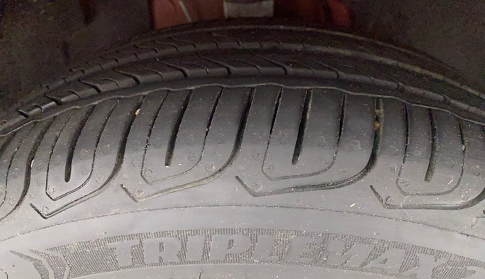 2023 Tata ALTROZ XZ PETROL, Petrol, Manual, 5,731 km, Right Front Tyre Tread