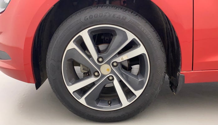 2023 Tata ALTROZ XZ PETROL, Petrol, Manual, 5,731 km, Left Front Wheel