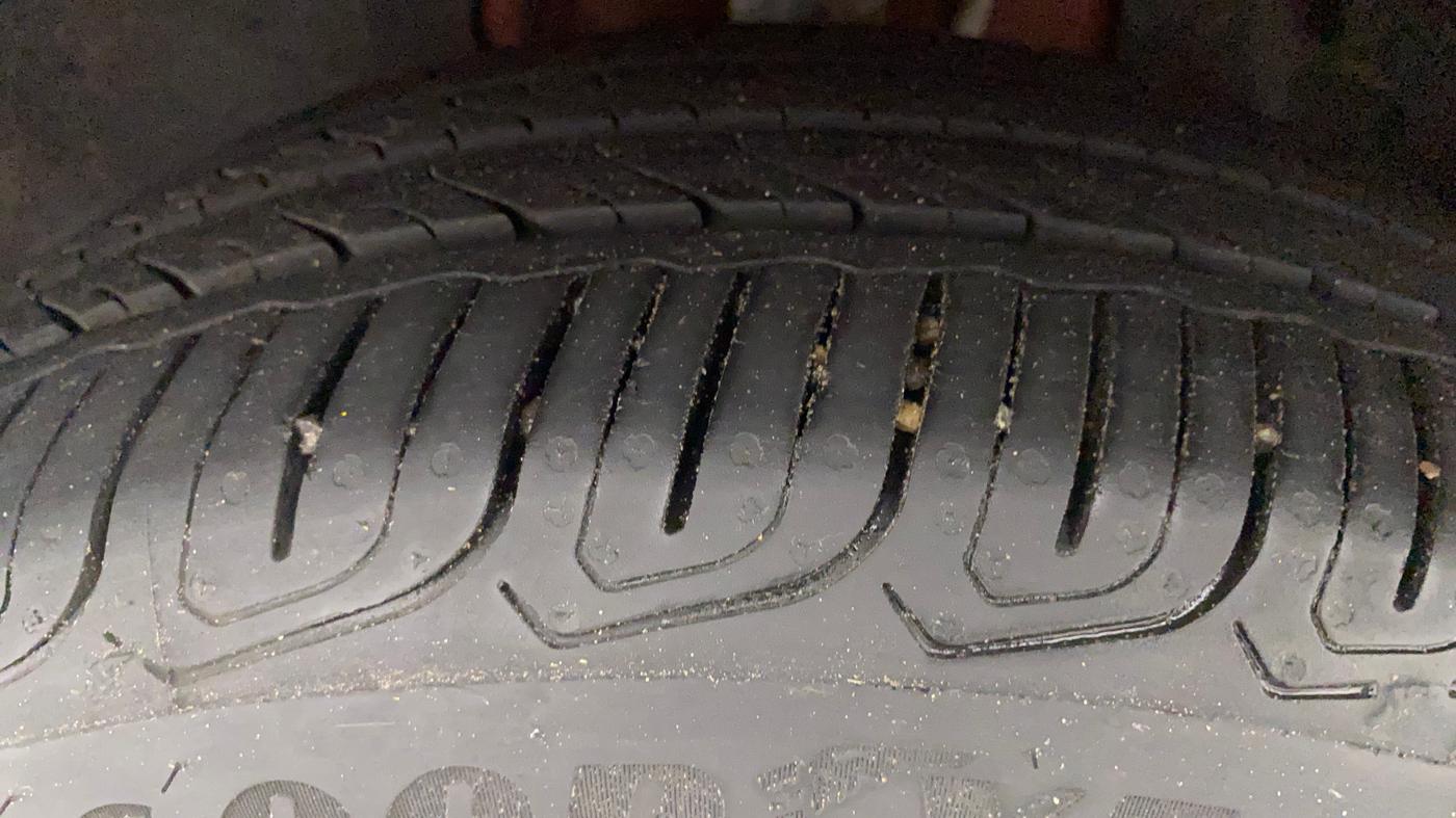 2023 Tata ALTROZ XZ PETROL, Petrol, Manual, 5,731 km, Left Front Tyre Tread