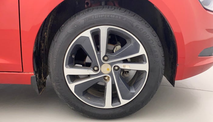 2023 Tata ALTROZ XZ PETROL, Petrol, Manual, 5,731 km, Right Front Wheel