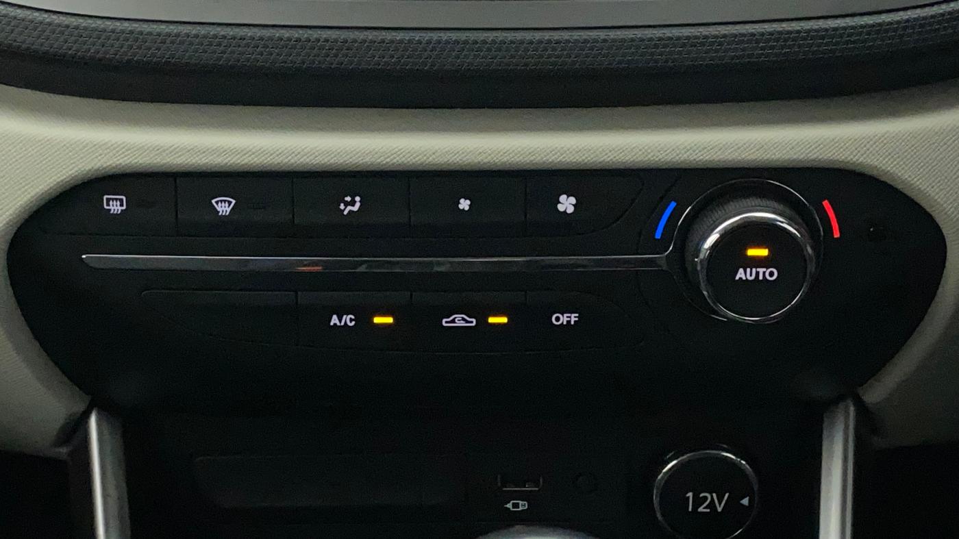 2023 Tata ALTROZ XZ PETROL, Petrol, Manual, 5,731 km, Automatic Climate Control