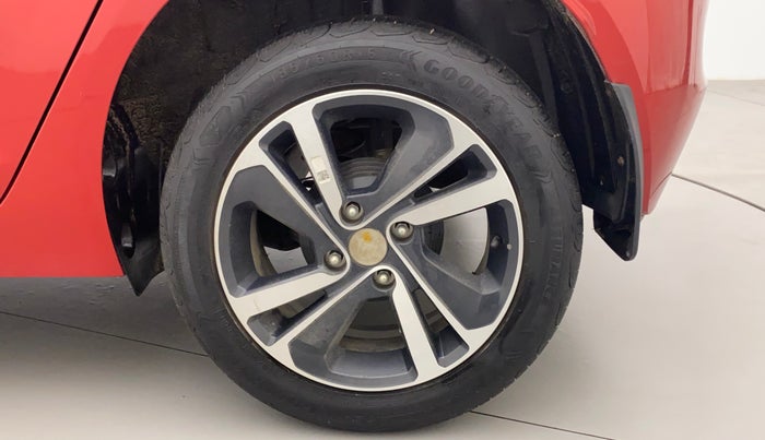 2023 Tata ALTROZ XZ PETROL, Petrol, Manual, 5,731 km, Left Rear Wheel