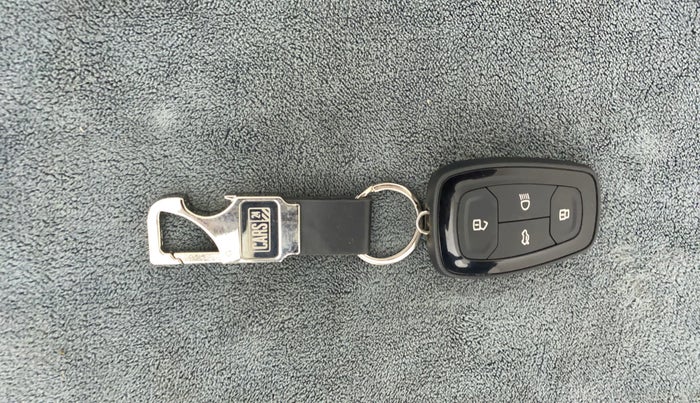 2023 Tata ALTROZ XZ PETROL, Petrol, Manual, 5,731 km, Key Close Up