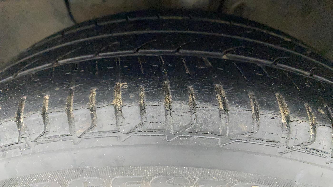 2016 Hyundai Elite i20 ASTA 1.2 (O), Petrol, Manual, 43,604 km, Left Front Tyre Tread