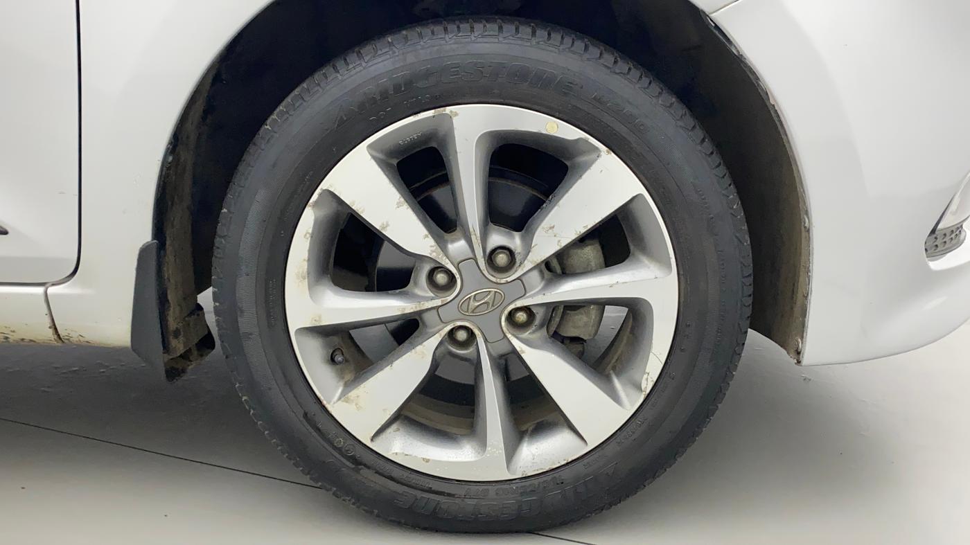 2016 Hyundai Elite i20 ASTA 1.2 (O), Petrol, Manual, 43,604 km, Right Front Wheel