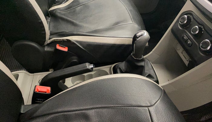 2018 Tata Tiago XM PETROL, Petrol, Manual, 49,309 km, Gear lever - Knob cover torn