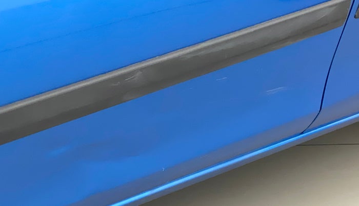 2019 Maruti Alto VXI, Petrol, Manual, 18,806 km, Front passenger door - Minor scratches
