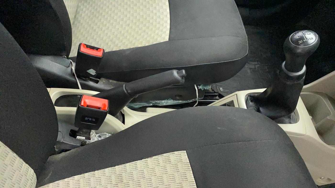 2019 Maruti Alto VXI, Petrol, Manual, 18,806 km, Gear Lever