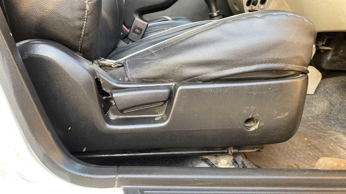 2019 Maruti Alto VXI, CNG, Manual, 53,649 km, Driver Side Adjustment Panel