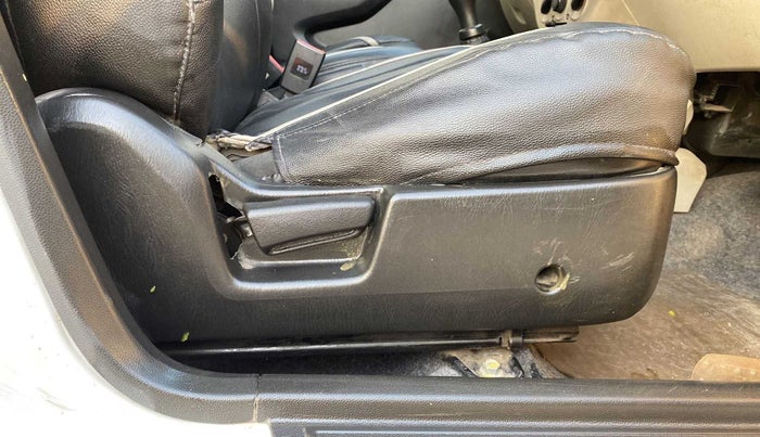 2019 Maruti Alto VXI, CNG, Manual, 53,649 km, Driver Side Adjustment Panel