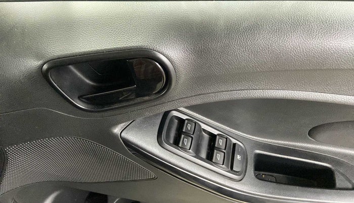 2020 Ford New Figo TITANIUM 1.2 PETROL MT, CNG, Manual, 66,833 km, Right front window switch / handle - Master window function not working