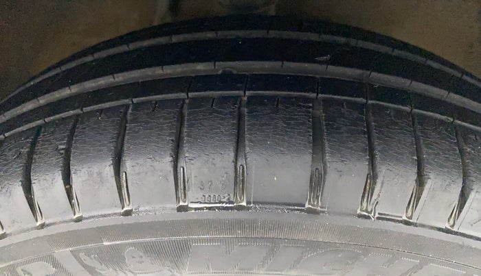 2016 Maruti Alto 800 LXI, Petrol, Manual, 63,950 km, Right Front Tyre Tread