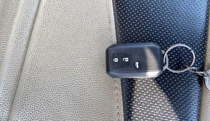 2017 Maruti Dzire ZXI PLUS, Petrol, Manual, 34,936 km, Key Close Up