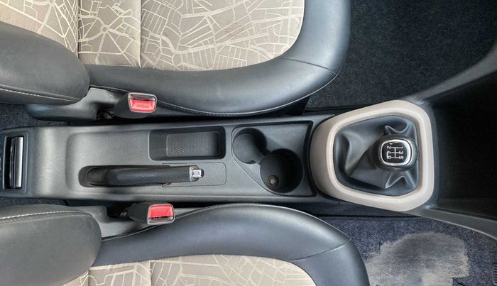 2017 Hyundai Grand i10 SPORTZ 1.2 KAPPA VTVT, Petrol, Manual, 29,589 km, Gear Lever
