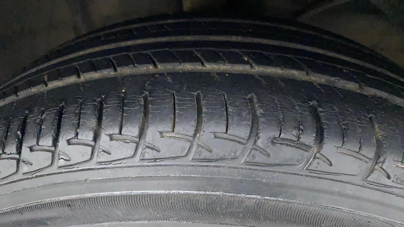 2017 Maruti Baleno DELTA PETROL 1.2, Petrol, Manual, 12,940 km, Right Front Tyre Tread