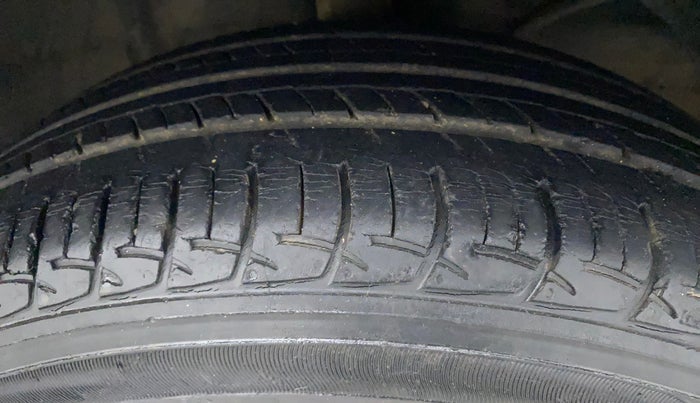 2017 Maruti Baleno DELTA PETROL 1.2, Petrol, Manual, 12,940 km, Right Front Tyre Tread