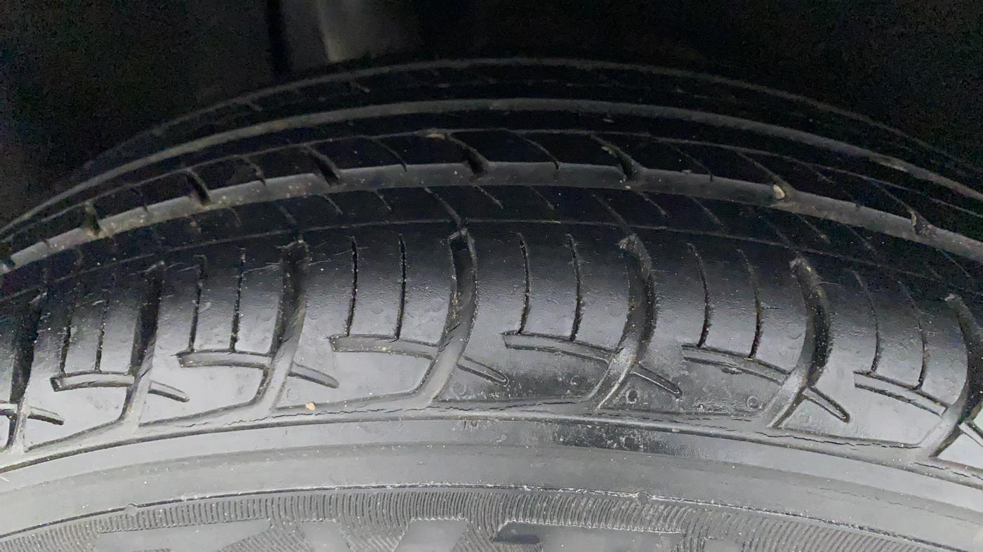 2017 Maruti Baleno DELTA PETROL 1.2, Petrol, Manual, 12,940 km, Right Rear Tyre Tread