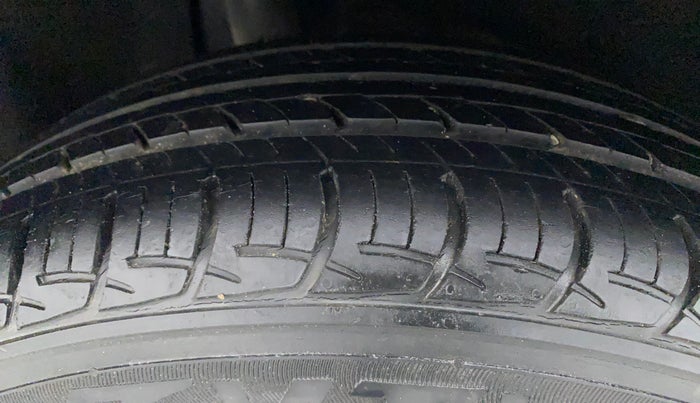 2017 Maruti Baleno DELTA PETROL 1.2, Petrol, Manual, 12,940 km, Right Rear Tyre Tread