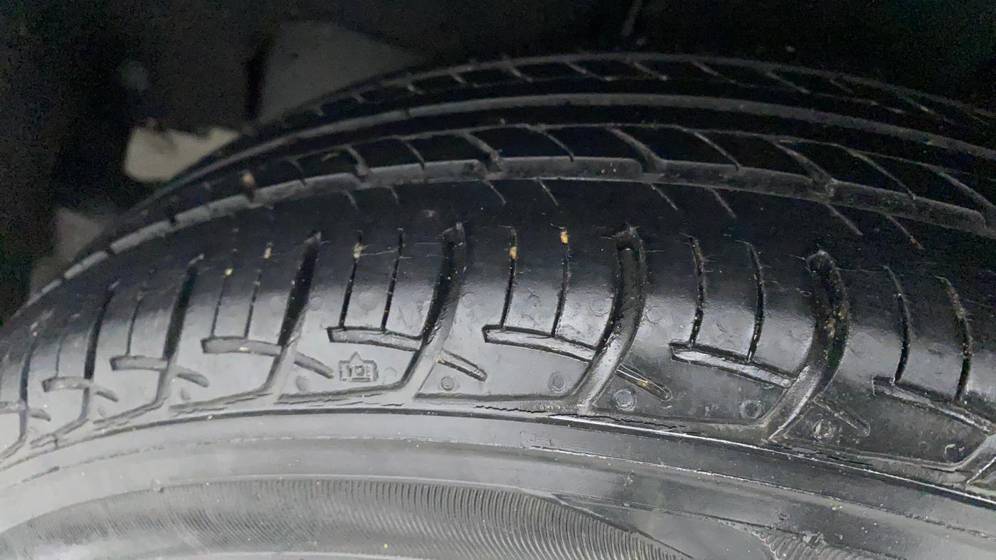 2017 Maruti Baleno DELTA PETROL 1.2, Petrol, Manual, 12,940 km, Left Front Tyre Tread
