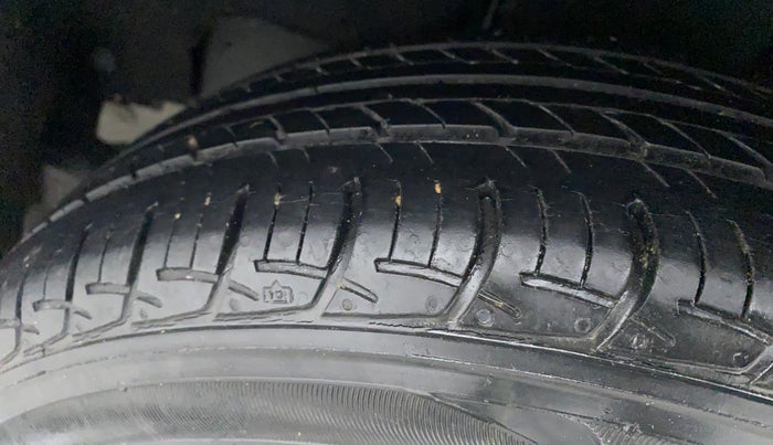 2017 Maruti Baleno DELTA PETROL 1.2, Petrol, Manual, 12,940 km, Left Front Tyre Tread