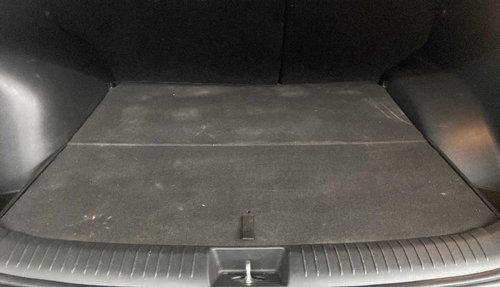 2017 Hyundai Creta SX PLUS AT 1.6 PETROL, Petrol, Automatic, 32,186 km, Boot Inside