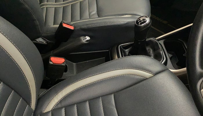 2017 Maruti IGNIS ZETA 1.2, Petrol, Manual, 86,984 km, Gear lever - Boot Cover minor damage