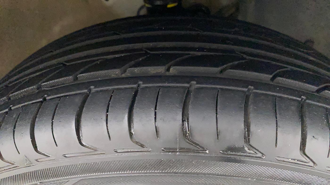 2017 Maruti IGNIS ZETA 1.2, Petrol, Manual, 86,984 km, Right Front Tyre Tread