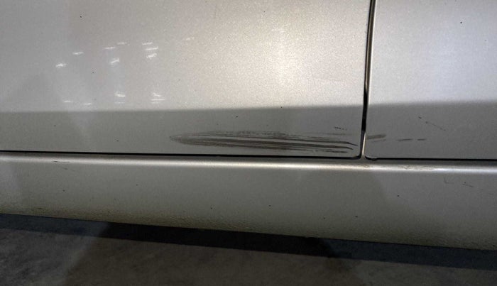 2016 Maruti Swift VXI ABS, Petrol, Manual, 80,865 km, Front passenger door - Minor scratches