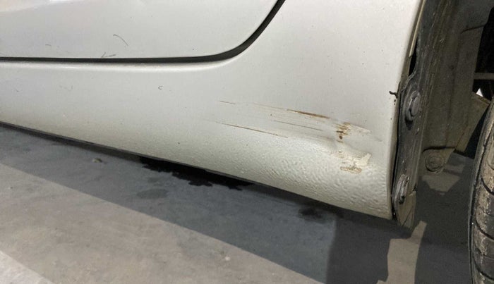 2016 Maruti Swift VXI ABS, Petrol, Manual, 80,865 km, Left running board - Slightly dented