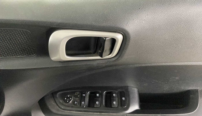 2019 Hyundai VENUE SX PLUS 1.0 TURBO DCT, Petrol, Automatic, 43,903 km, Driver Side Door Panels Control