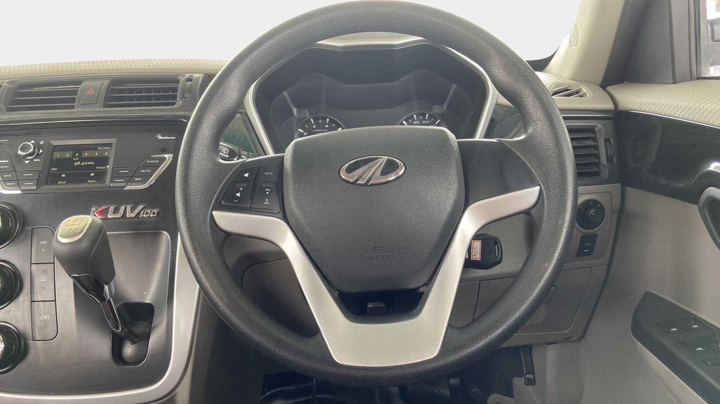 2017 Mahindra Kuv100 K8 6 STR, Petrol, Manual, 40,847 km, Steering Wheel Close Up