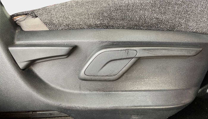 2017 Mahindra Kuv100 K8 6 STR, Petrol, Manual, 40,847 km, Driver Side Adjustment Panel