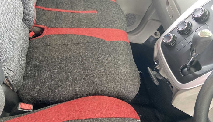 2017 Mahindra Kuv100 K8 6 STR, Petrol, Manual, 40,847 km, Gear Lever