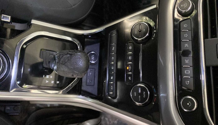 2018 Tata NEXON XZA PLUS PETROL, Petrol, Automatic, 11,120 km, Gear lever - Knob cover torn