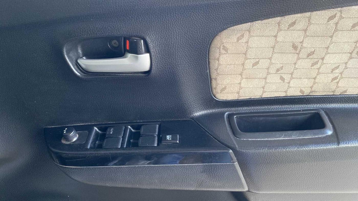 2017 Maruti Wagon R 1.0 VXI, Petrol, Manual, 44,225 km, Driver Side Door Panels Control