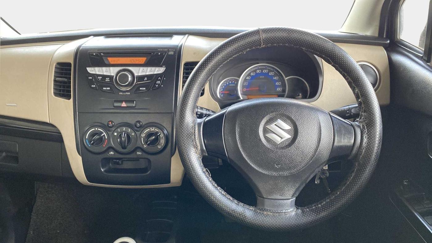 2017 Maruti Wagon R 1.0 VXI, Petrol, Manual, 44,225 km, Steering Wheel Close Up