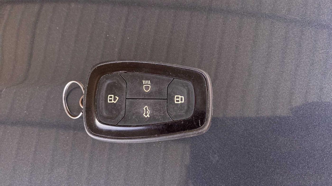2018 Tata NEXON XZA PLUS PETROL DUAL TONE, Petrol, Automatic, 50,359 km, Key Close Up