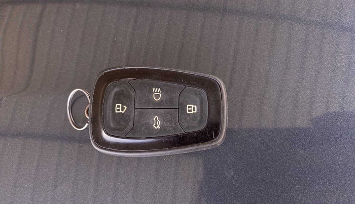 2018 Tata NEXON XZA PLUS PETROL DUAL TONE, Petrol, Automatic, 50,359 km, Key Close Up