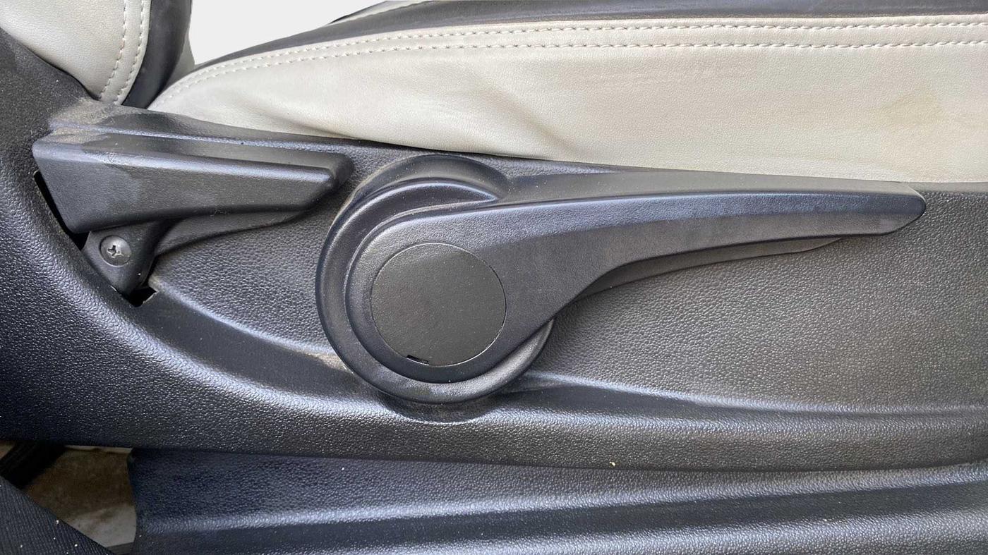 2018 Tata NEXON XZA PLUS PETROL DUAL TONE, Petrol, Automatic, 50,359 km, Driver Side Adjustment Panel