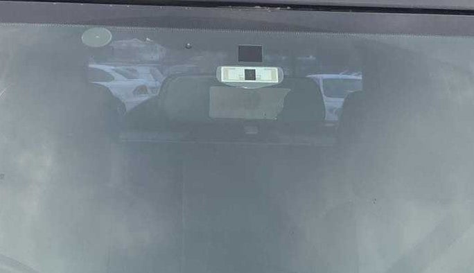 2016 Mahindra TUV300 T8, Diesel, Manual, 60,233 km, Front windshield - Minor spot on windshield