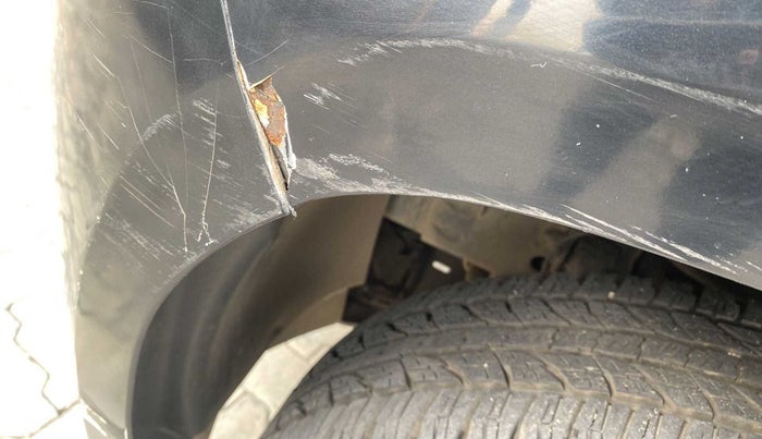 2016 Mahindra TUV300 T8, Diesel, Manual, 60,233 km, Left fender - Paint has minor damage