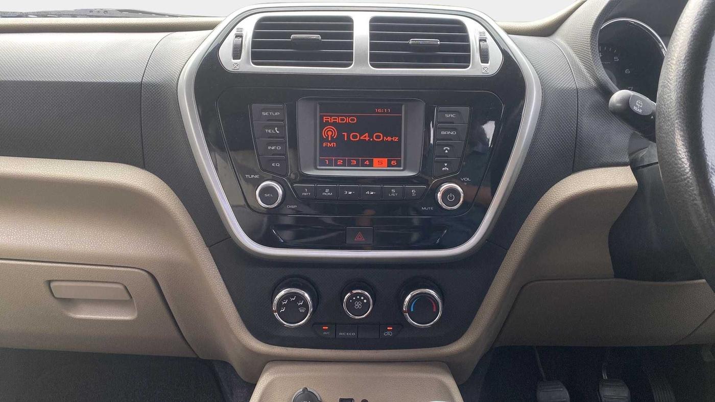 2016 Mahindra TUV300 T8, Diesel, Manual, 60,233 km, Air Conditioner