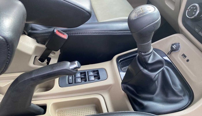 2016 Mahindra TUV300 T8, Diesel, Manual, 60,233 km, Gear Lever