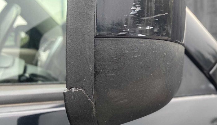 2016 Mahindra TUV300 T8, Diesel, Manual, 60,233 km, Right rear-view mirror - Mirror has minor damage