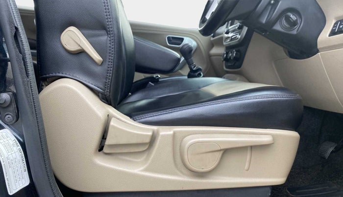 2016 Mahindra TUV300 T8, Diesel, Manual, 60,233 km, Driver Side Adjustment Panel