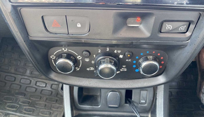 2017 Nissan Terrano XV D PREMIUM AMT, Diesel, Automatic, 97,997 km, AC Unit - Directional switch has minor damage