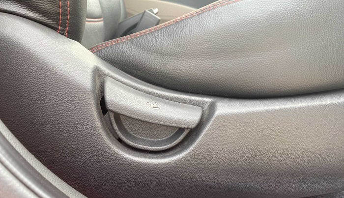 2018 Hyundai Grand i10 SPORTZ 1.2 KAPPA VTVT, Petrol, Manual, 23,211 km, Driver Side Adjustment Panel