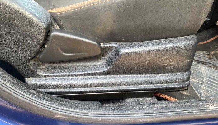 2019 Renault Kwid CLIMBER 1.0, Petrol, Manual, 20,982 km, Driver Side Adjustment Panel