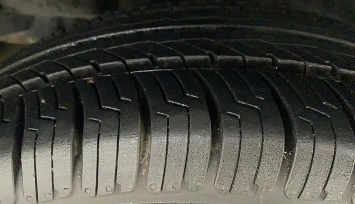 2016 Maruti Ciaz VXI+, Petrol, Manual, 1,03,392 km, Right Rear Tyre Tread